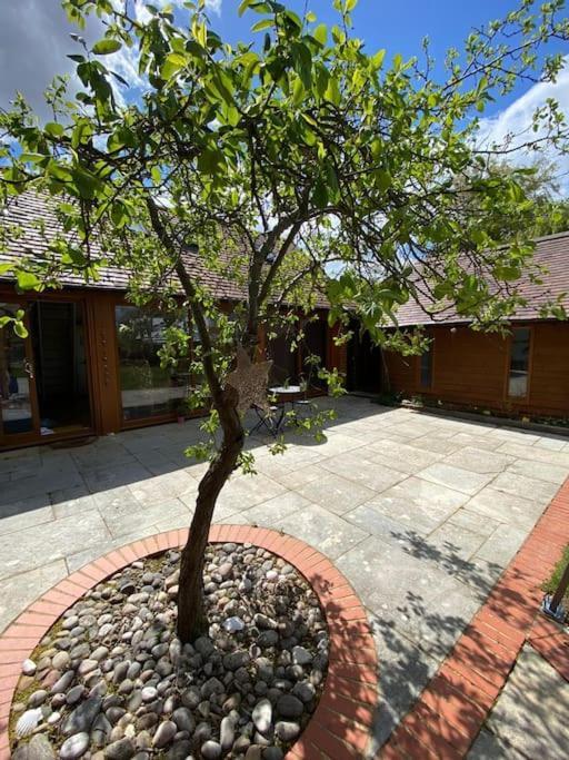 HambrookThe Retreat, A Relaxing Getaway For Couplesアパートメント エクステリア 写真