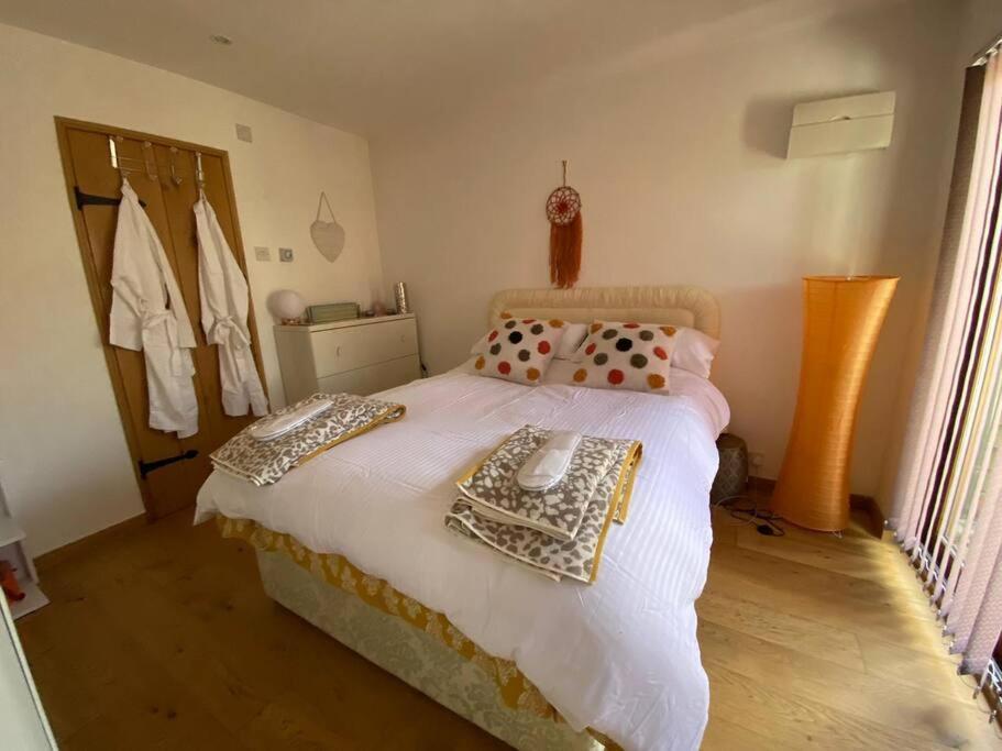 HambrookThe Retreat, A Relaxing Getaway For Couplesアパートメント エクステリア 写真